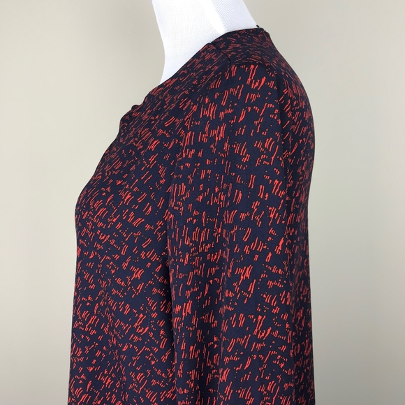 Halogen Red/Navy Twist Keyhole Top - Picture 4 of 7